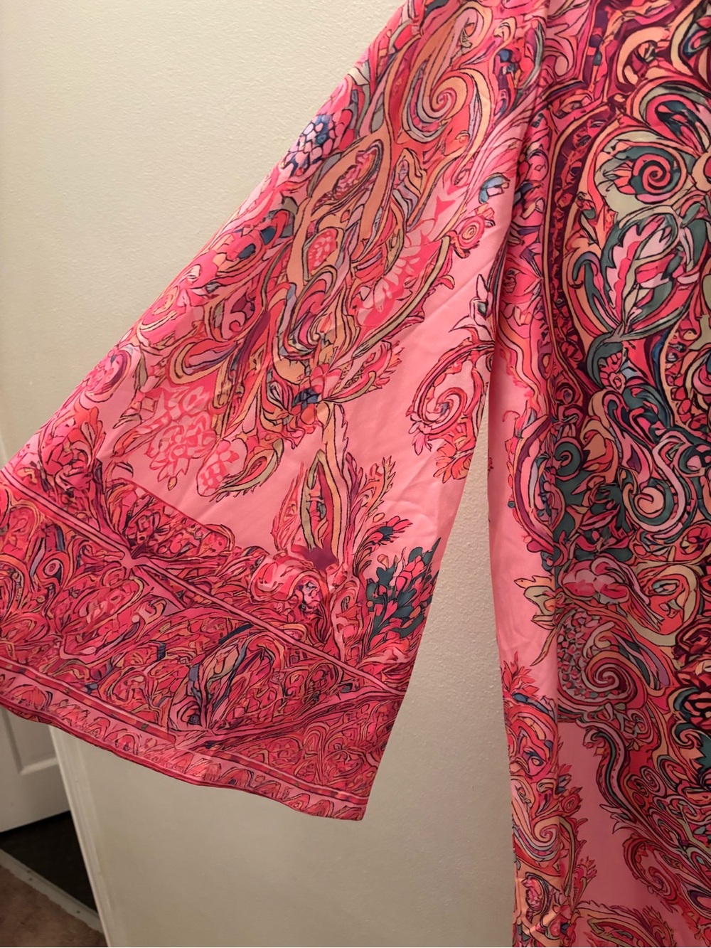 Uoozee Elegant Pink Paisley Midi Dress with High Neck
Size M - Picture 5 of 6